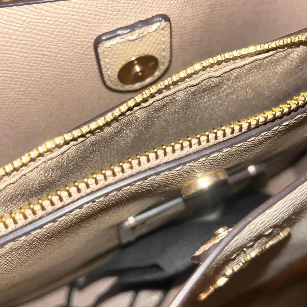 Coach crossbody - Picture 3 of 4